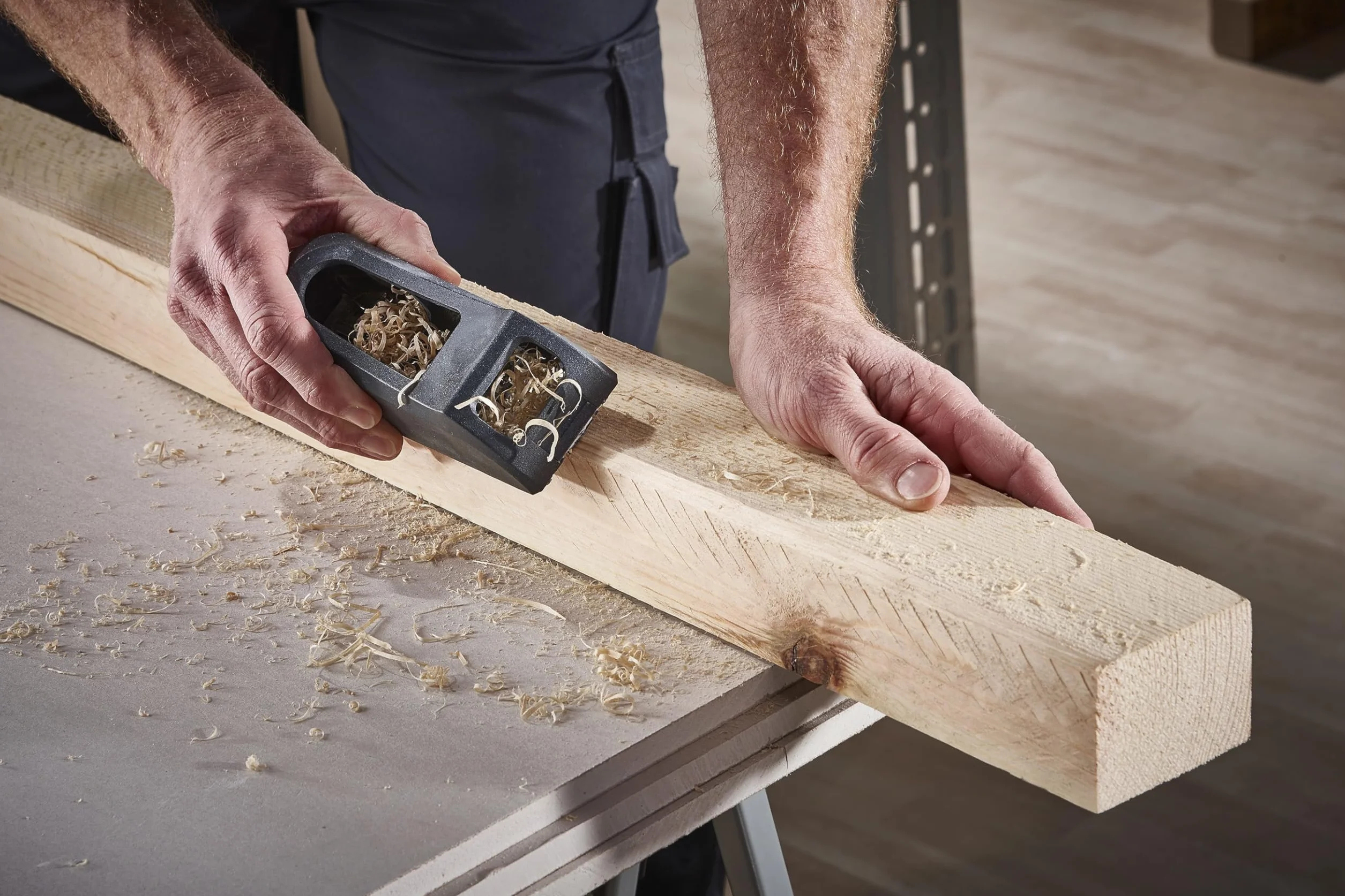wolfcraft Strug do wygładzania krawędzi płyt z karton-gipsu I 4013000 I Szeroki strug jednoręczny do płyt gipsowo-kartonowych