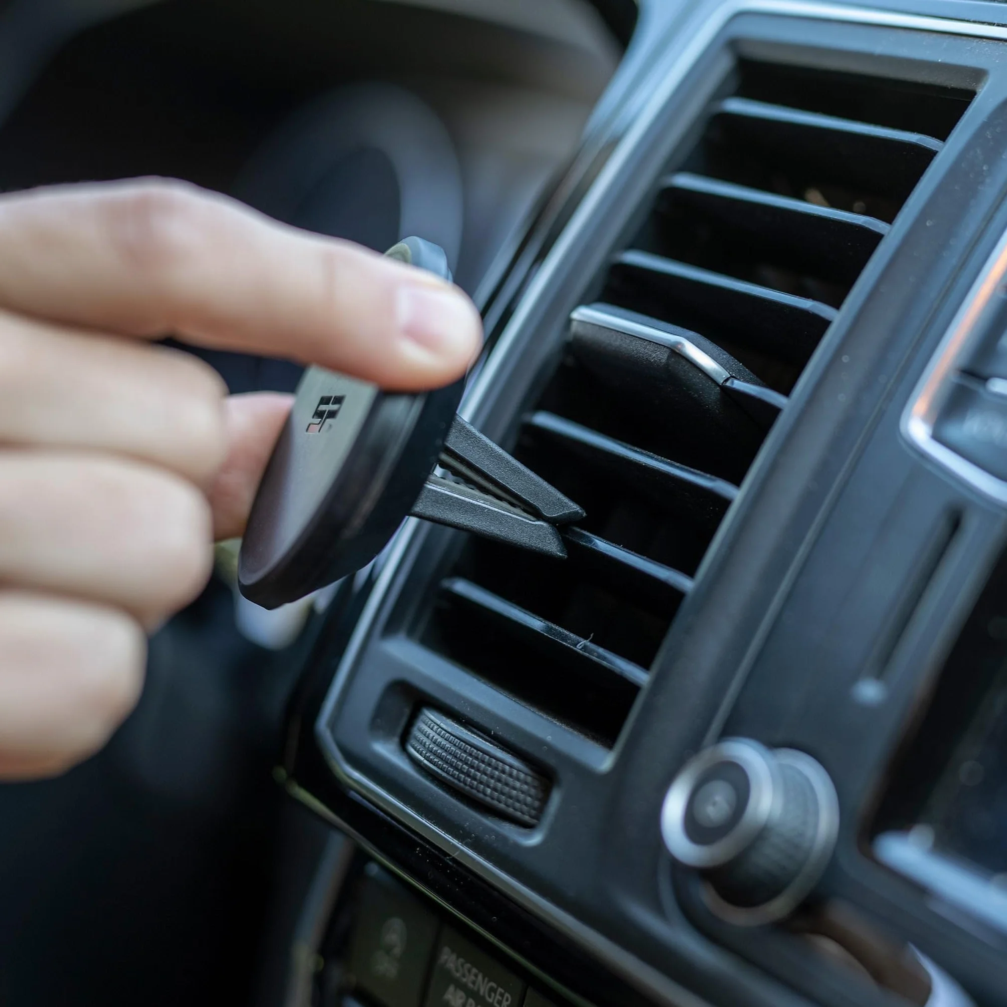 SP Connect SPC+ Charging Vent Mount