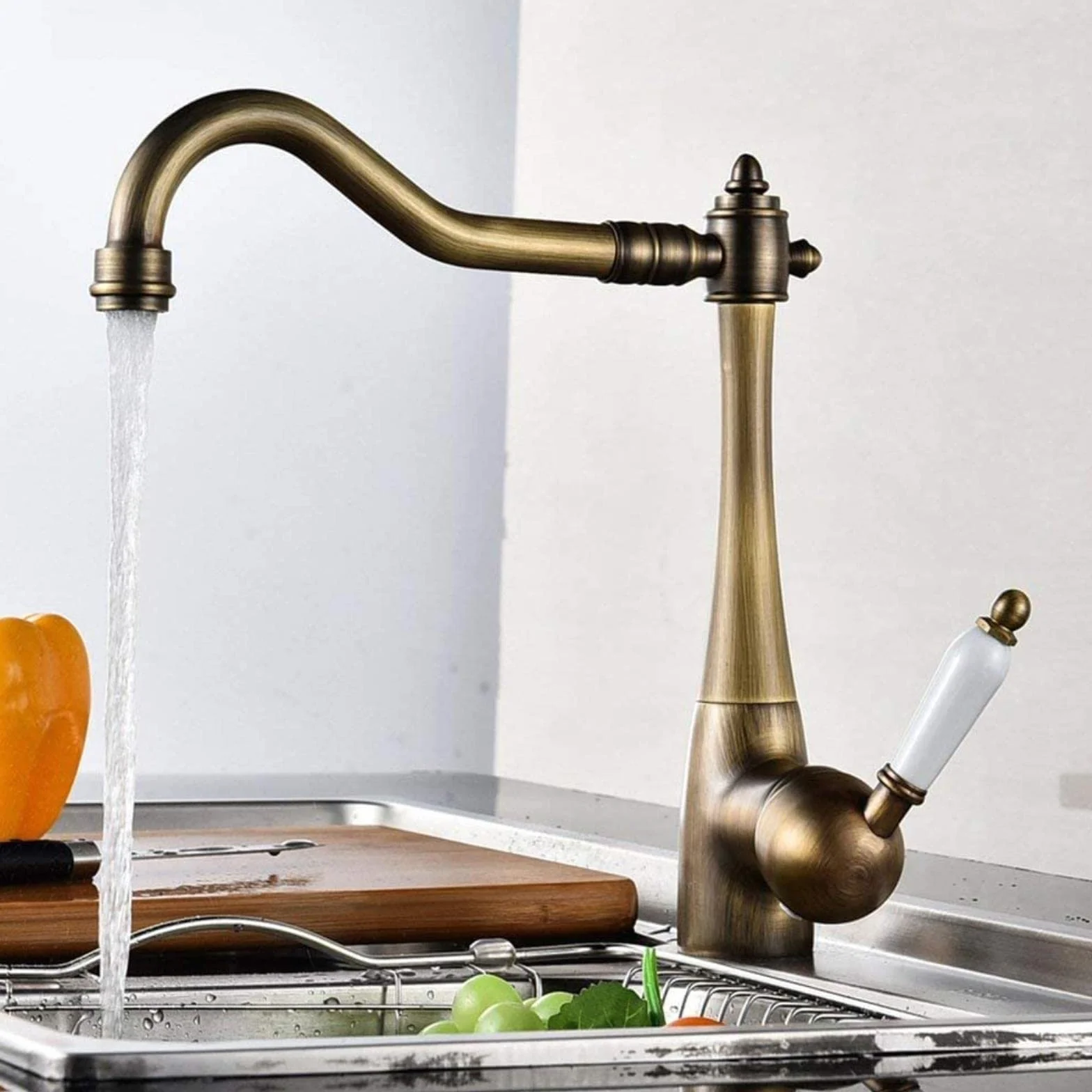 Nostalgia bateria kuchenna 'Water Country Kitchen Zlew Kran Pojedyncza dźwignia Umywalka Mikser z mosiężnymi uchwytami ceramicznymi Obrót o 360 stopni Czarny