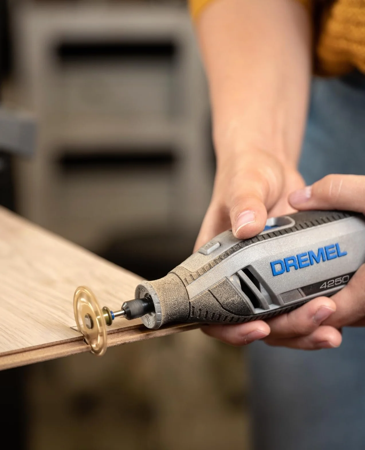 Dremel 4250 Narzędzie obrotowe 175 W – zestaw z narzędziem wielofunkcyjnym i 3 przystawkami / 45 akcesoriami, silnik 175 W ze sterowaniem elektron., regulacja prędkości obr. 5 000 – 35 000 obr./min