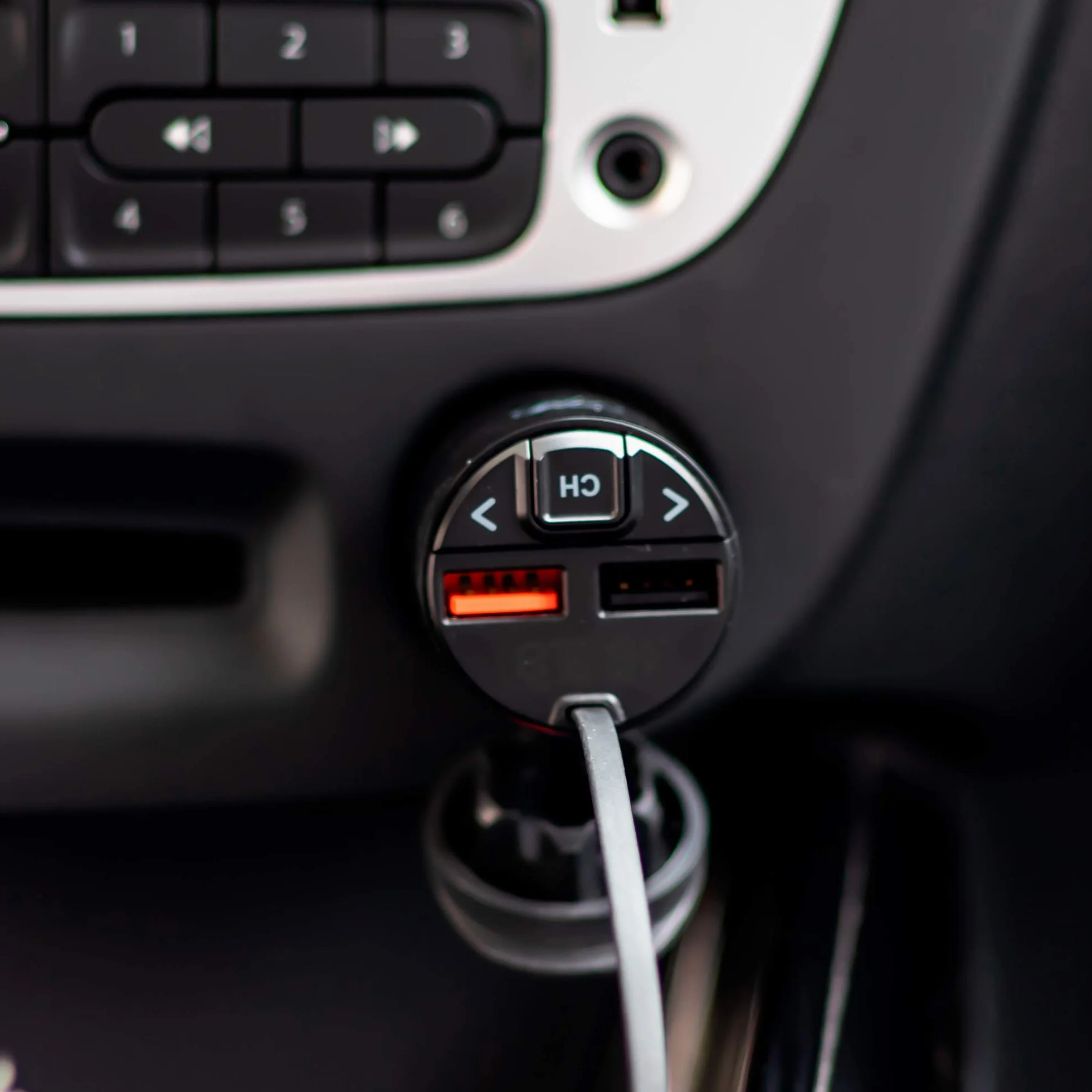 PNI PNI-V880 Valentine V880 modulator Bluetooth 5.0 MP3 odtwarzacz nadajnik FM USB QC3.0