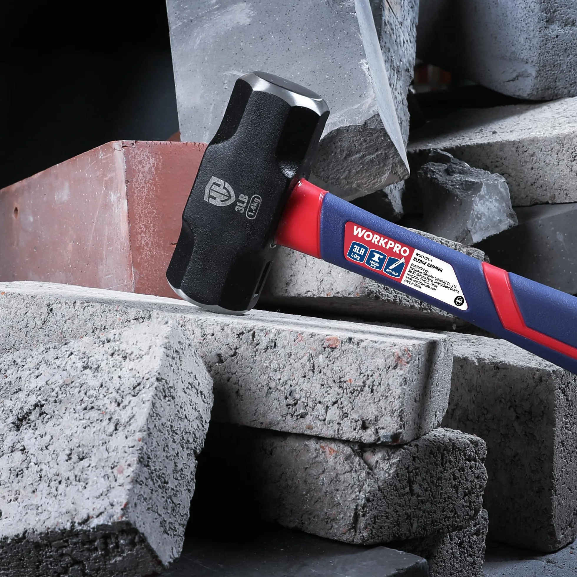 Workpro Młot kowalski 1,68 kg, Młot kowalski z trzonkiem z włókna szklanego, trzonek 31 cm, głowica ze stali kutej, ergonomiczny uchwyt antypoślizgowy, do prac ogrodniczych, budowlanych