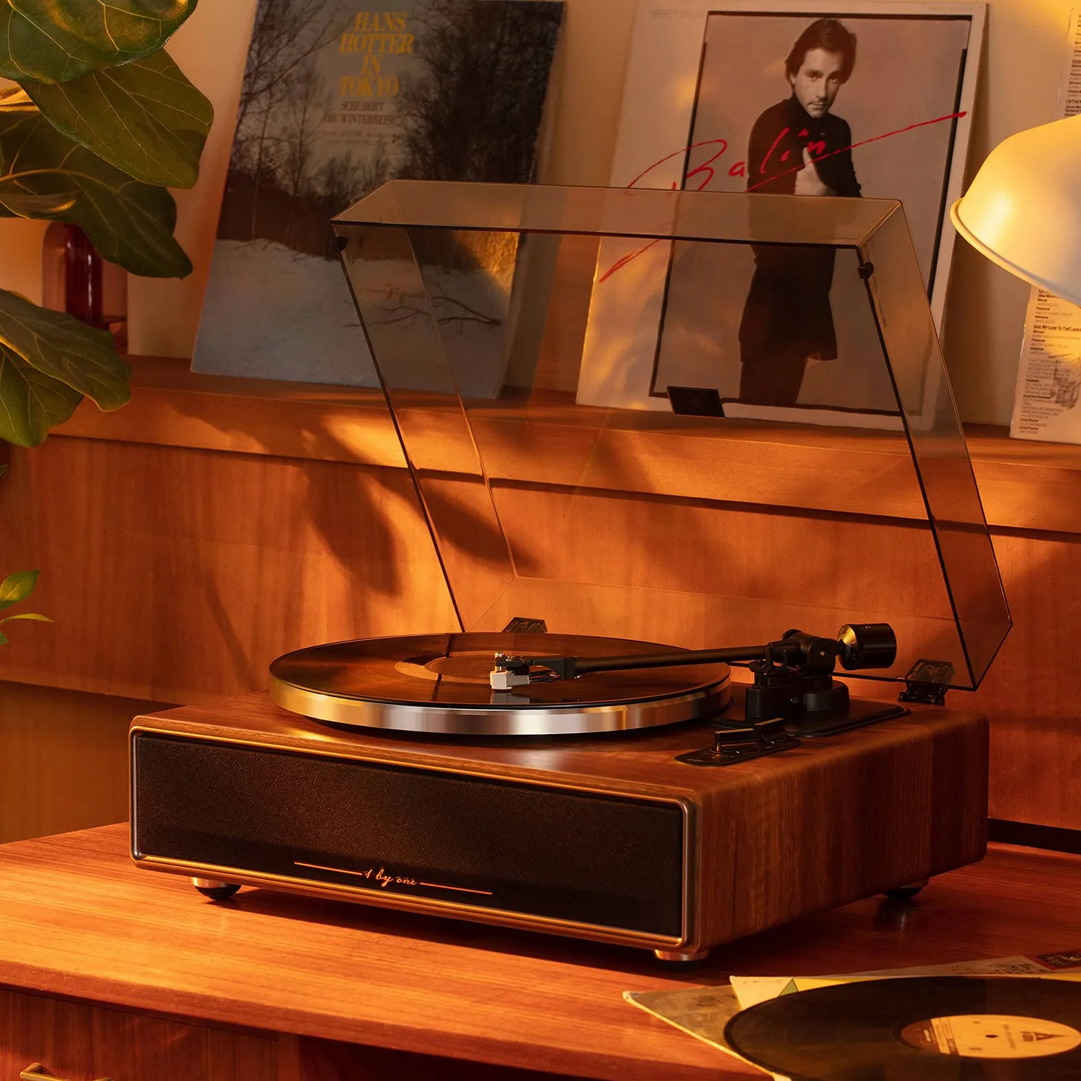 Gramofon ONE z wbudowanymi głośnikami Bluetooth 33/45 obr./min napęd pasowy MM Record Player