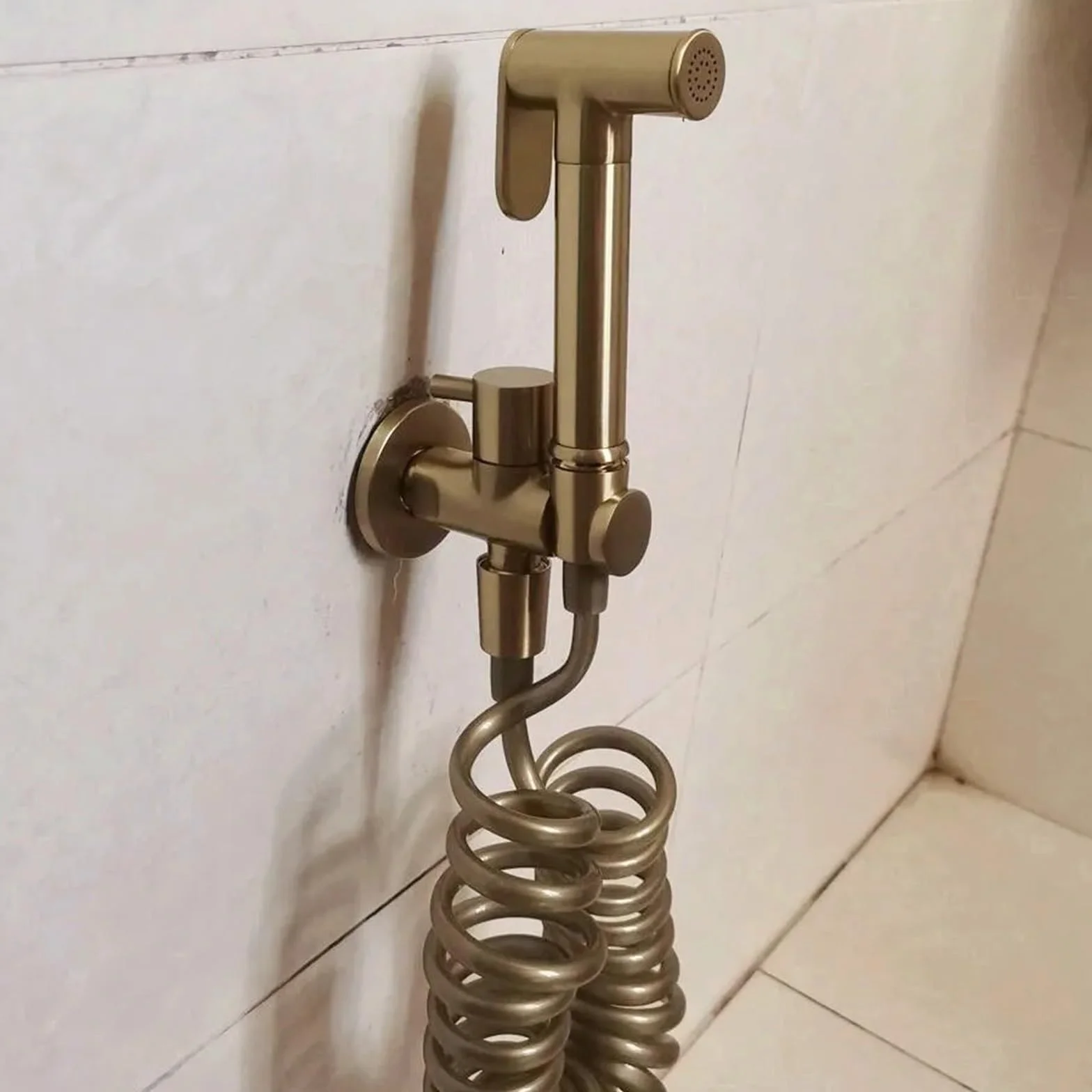 ISCBAFYX Bateria bidetowa Shattaf Antique Brushed Gold lub Gunmetal Grey Douche Ręczny pistolet natryskowy Zawór kąpielowy z dyszą (chrom)