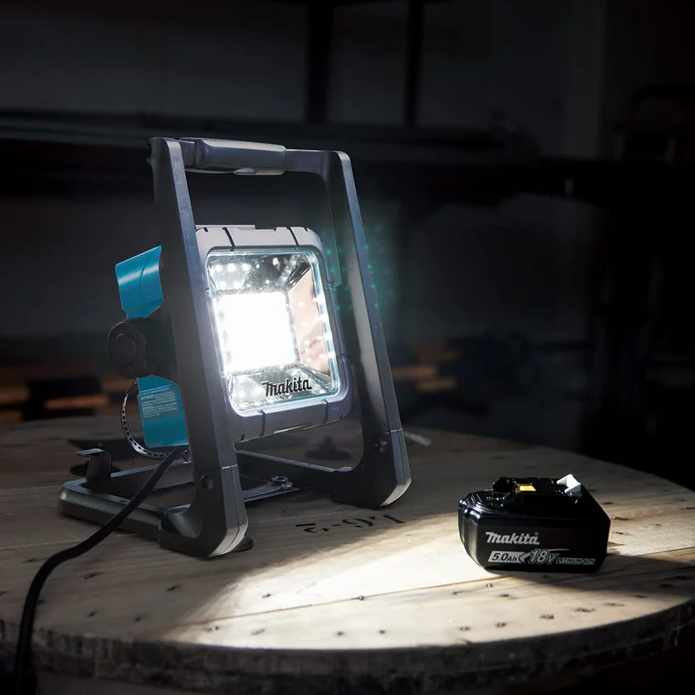 Makita DML805 Reflektor Budowlany LED 10 W 230 V Czarny/Turkusowy 26,42 x 33,02 x 16,51 cm