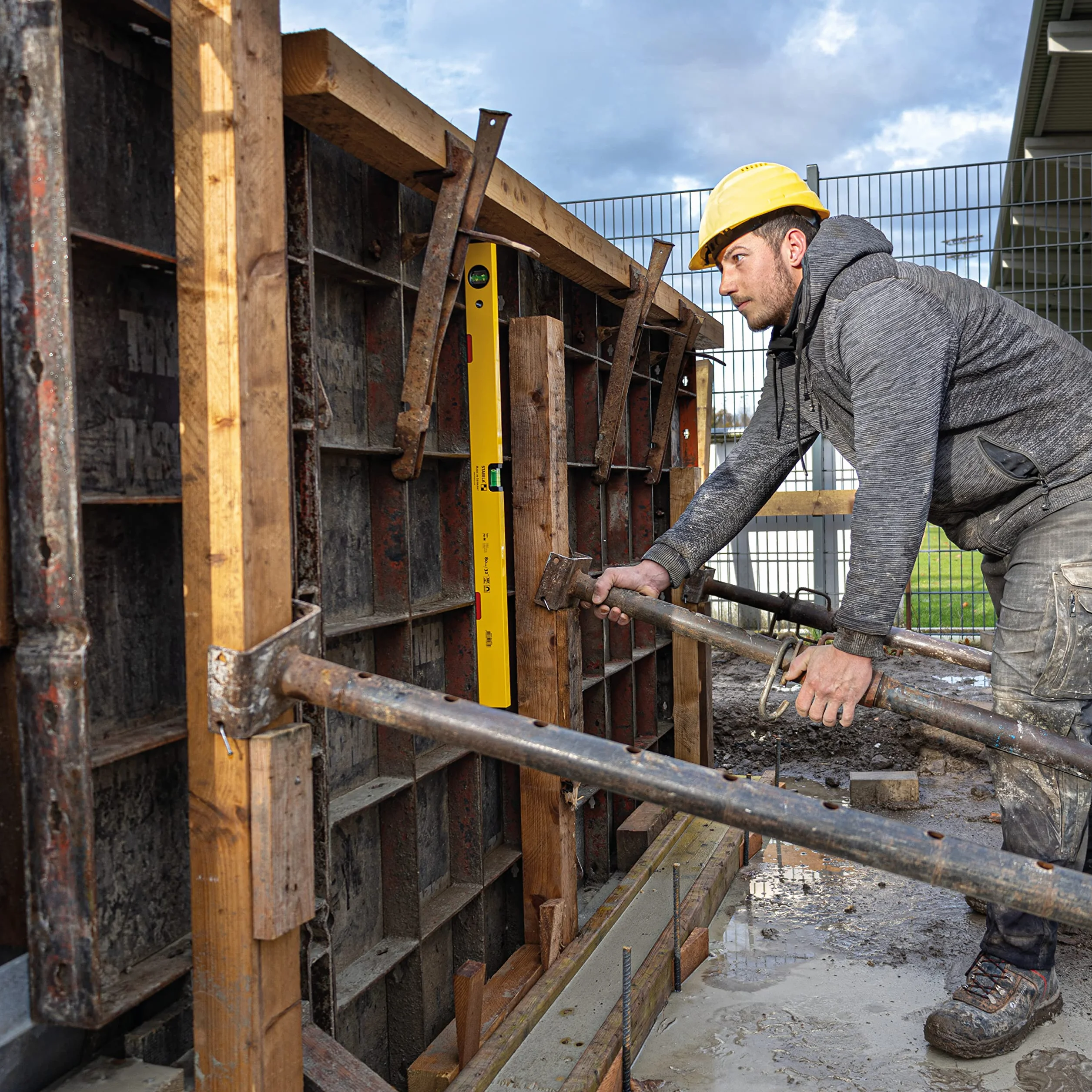 STABILA Poziomica magnetyczna typu 70 m, 100 cm, lekki profil aluminiowy, silny system magnesów ziem rzadkich, 1 pozioma libela, 1 libela pionowa, Made in Germany