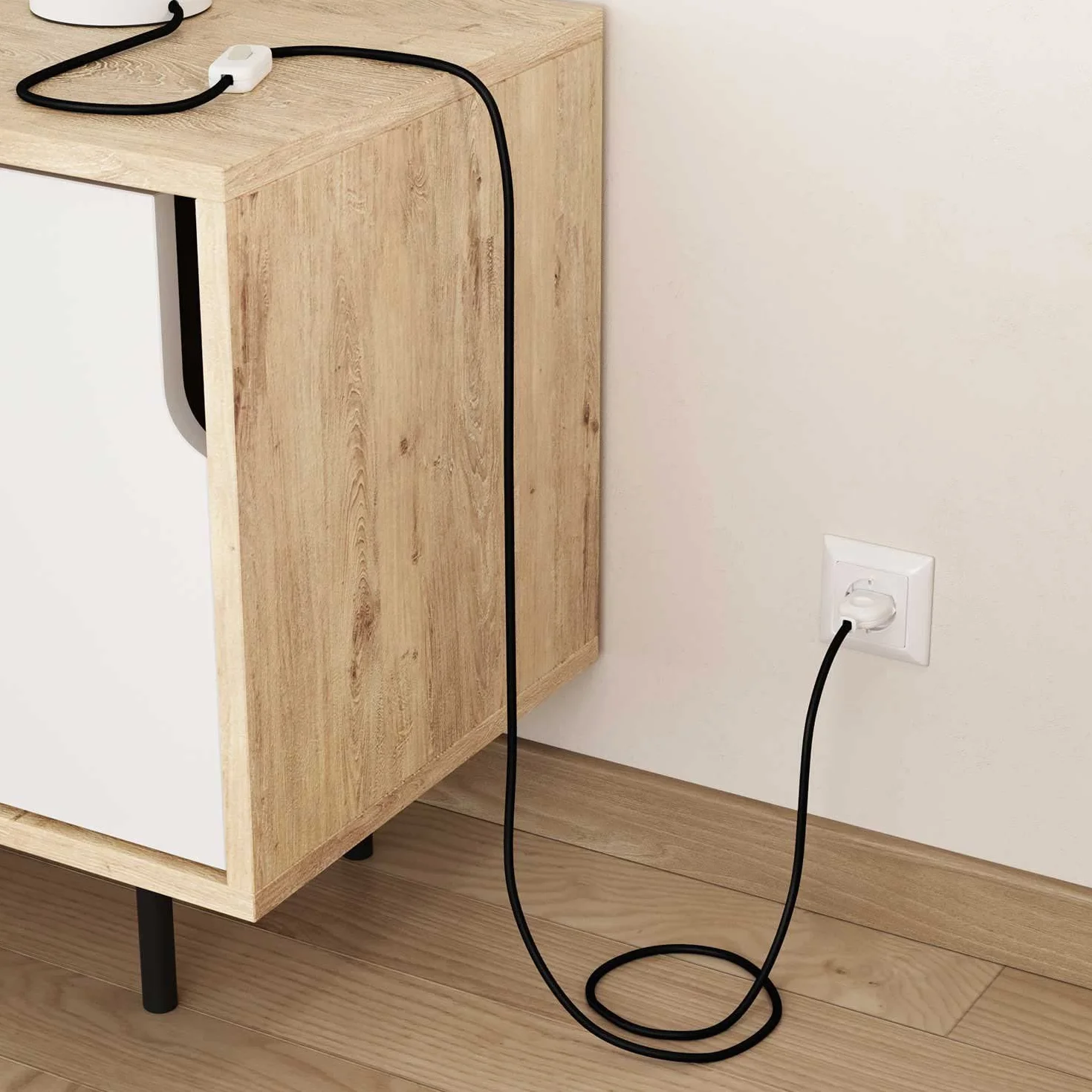 Okrągły kabel elektryczny pokryty Rayon tkanina w jednolitym kolorze RM04 czarny - 2 x 0,75, 5 metrów