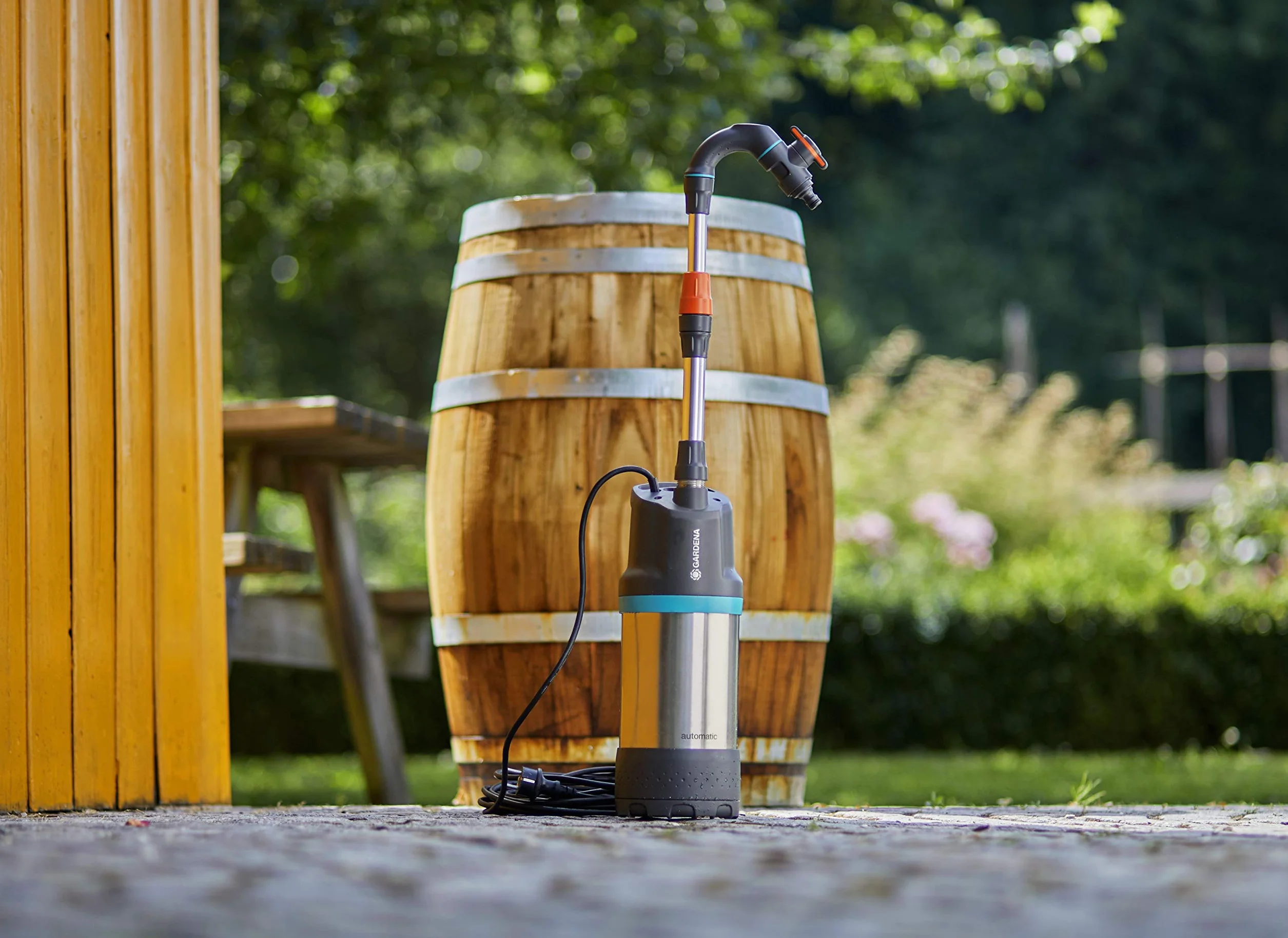 Gardena pompa do beczki na deszczówkę 4700/2 inox automatic: pompa zanurzeniowo-ciśnieniowa, z filtrem, wydajność 4700 l/h, nierdzewna obudowa, zawór do regulacji natężenia przepływu wody (1766-20)