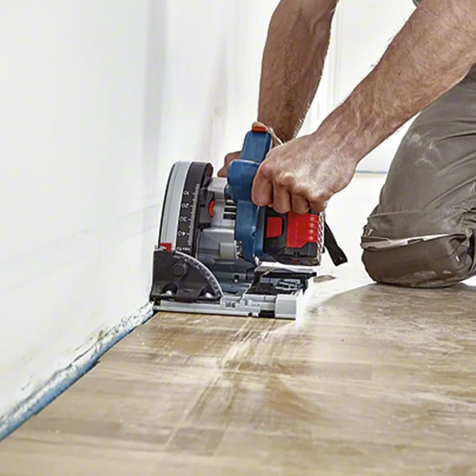 Bosch Professional system 18V: akumulatorowa zagłębiarka tarczowa BITURBO GKT 18V-52 GC (średnica tarczy pilarskiej 140 mm, 1 tarcza pilarska, worek na pył, 1 moduł Bluetooth, walizka L-BOXX)