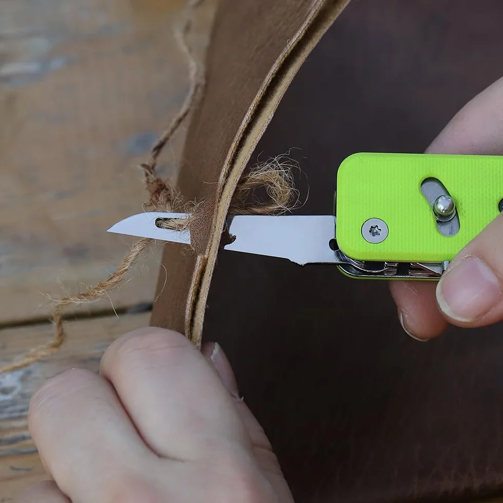ROXON S503G Flex Companion Tool, modułowe narzędzie kieszonkowe, wstępnie zainstalowane z 8 niezbędnymi narzędziami (śrubokręt 1/4", ostrze D2, śrubokręt, piła stożkowa, nożyce itp.) (kolor neonowy)