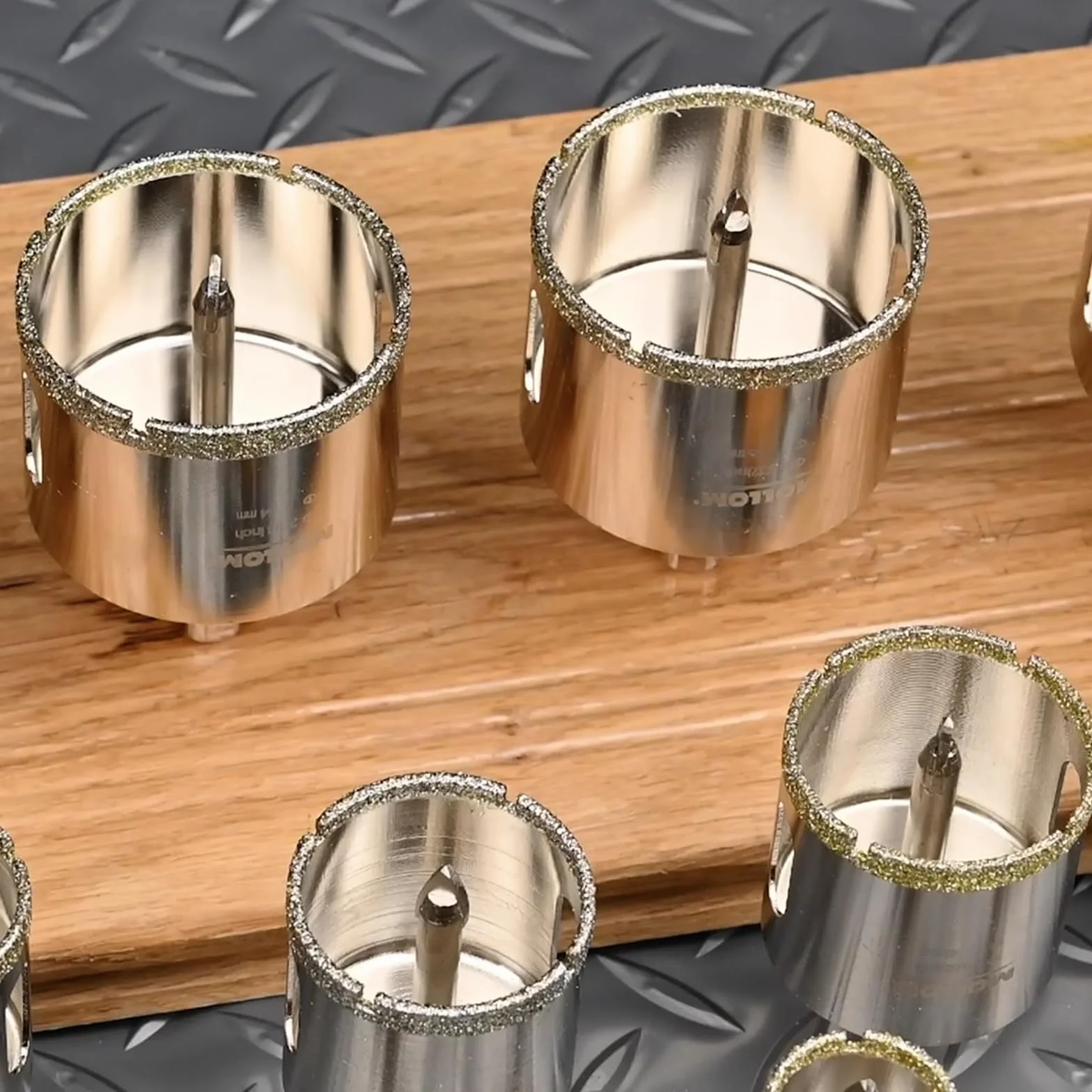 MOLLOM 4-5/16" (110mm) Piła diamentowa z 2 wymiennymi wiertłami prowadzącymi, do gładkiego cięcia płytek porcelanowych, szkła, ceramiki, marmuru, włókna szklanego i innych materiałów