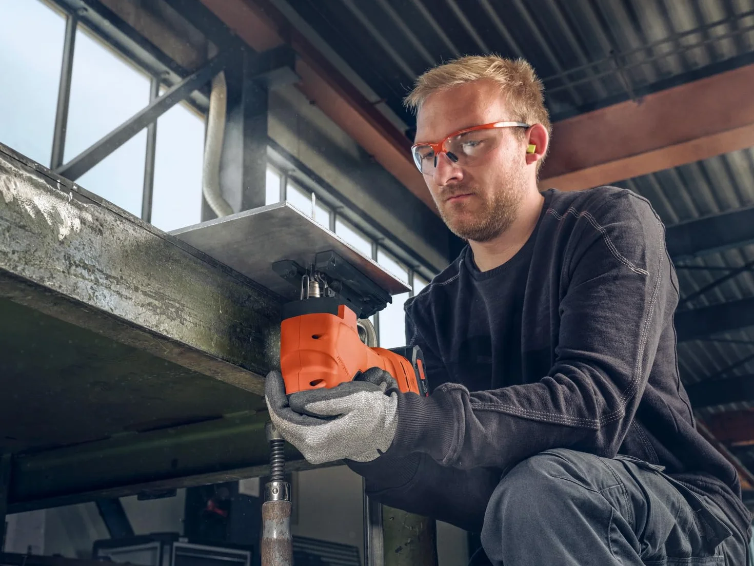 FEIN Akumulatorowa wyrzynarka do metalu i drewna 26 mm skok F-IRON Jig 26 AS Set 2 x 4 Ah. Wydajna wyrzynarka do metalu i drewna do precyzyjnych i zakrzywionych cięć, 2 ProCore 18 V 4 Ah i ładowarka