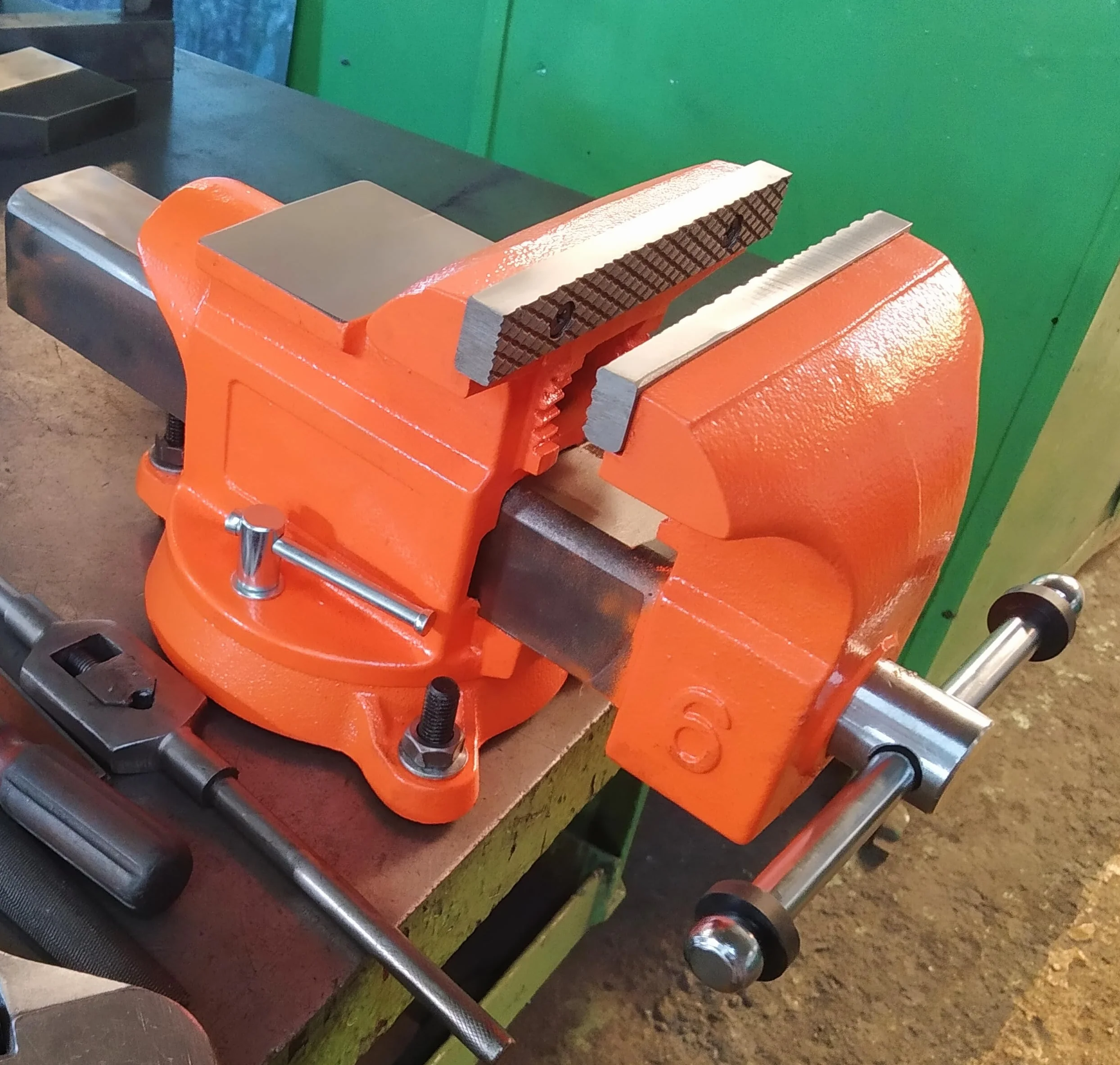 Forward Imadło ławkowe 20 cm z żeliwa sferoidalnego z obrotową podstawą o 360 stopni i stalową prowadnicą kanałową 30808 (20 cm)
