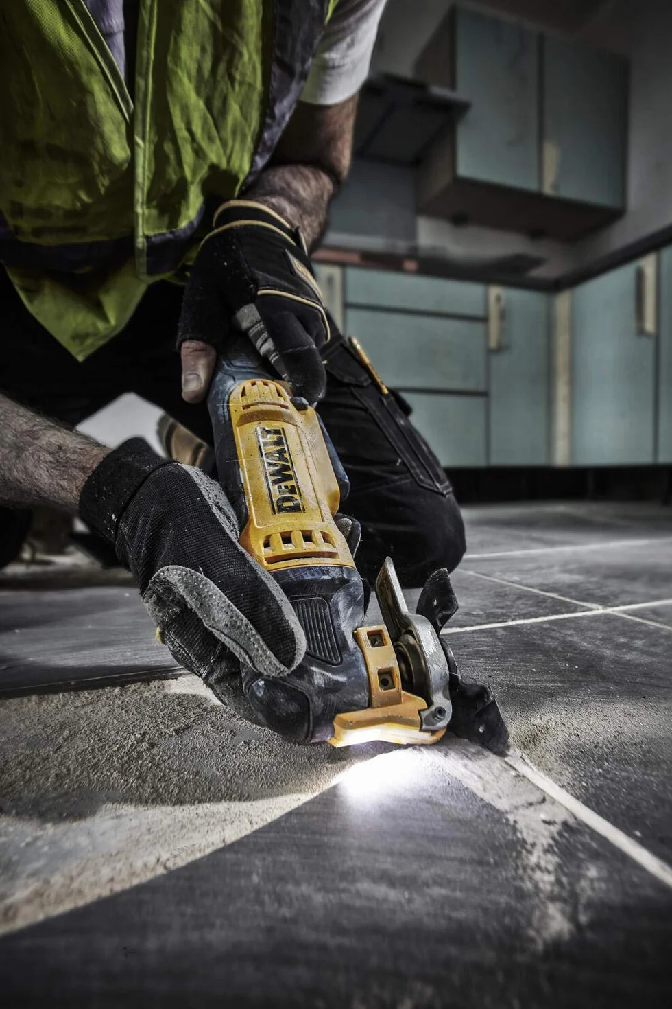 DEWALT Funkcjonalny Multi-herramienta oscilante 300w + 30 accesorios dla profesjonalistów i majsterkowiczów do pracy profesjonalnej 300w