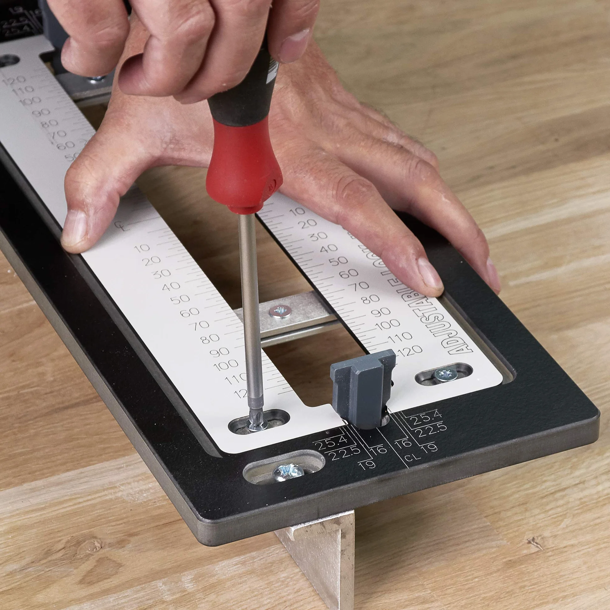 Trend Lock Jig do wpuszczanych zamków i zatrzasków, do płyt czołowych o długości 30-250 mm, LOCK/JIG/B