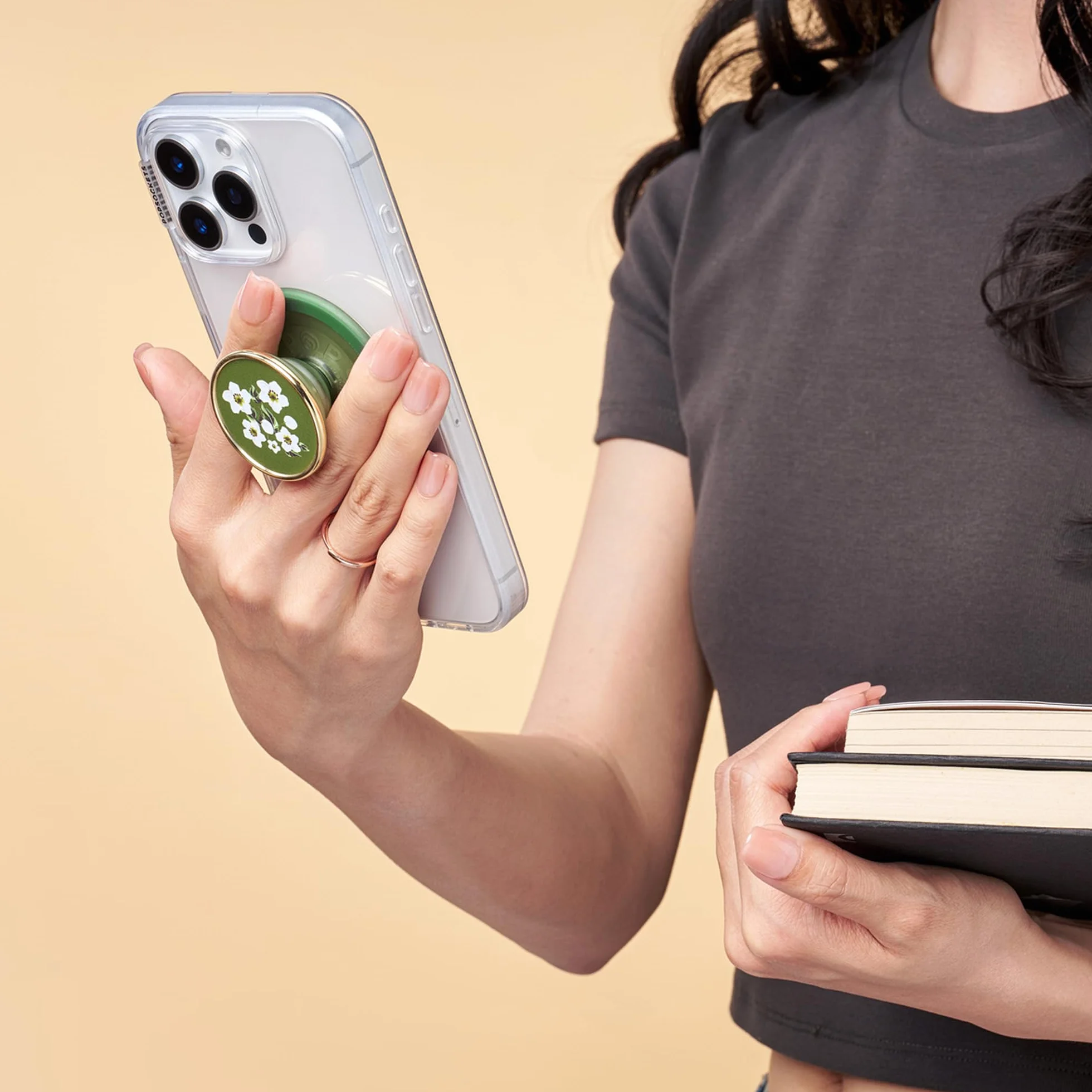 PopSockets: PopGrip Round do MagSafe – pierścień adaptera do MagSafe w zestawie – rozszerzany stojak na telefon i uchwyt z wymienną górną częścią do smartfonów i etui – kwiatowy relief