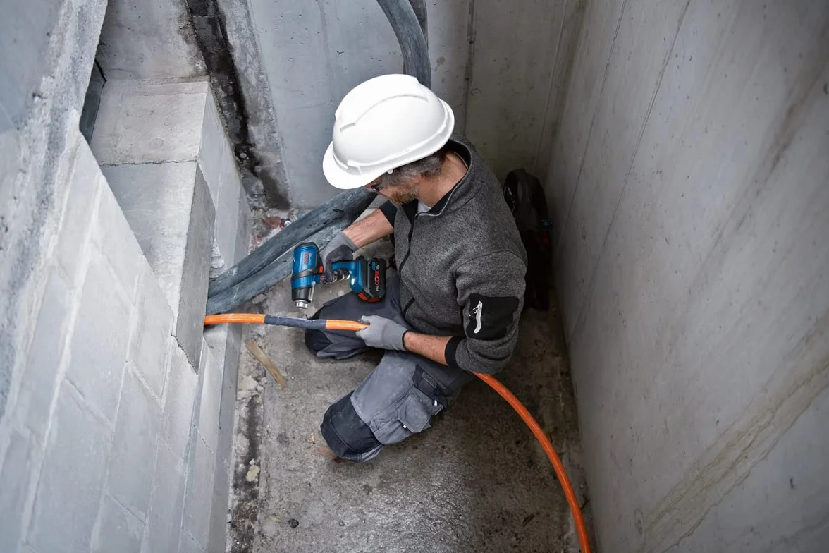 Bosch Professional system 18V: akumulatorowa uniwersalna opalarka GHG 18V-50 (dysza redukcyjna, dysza reflektorowa)