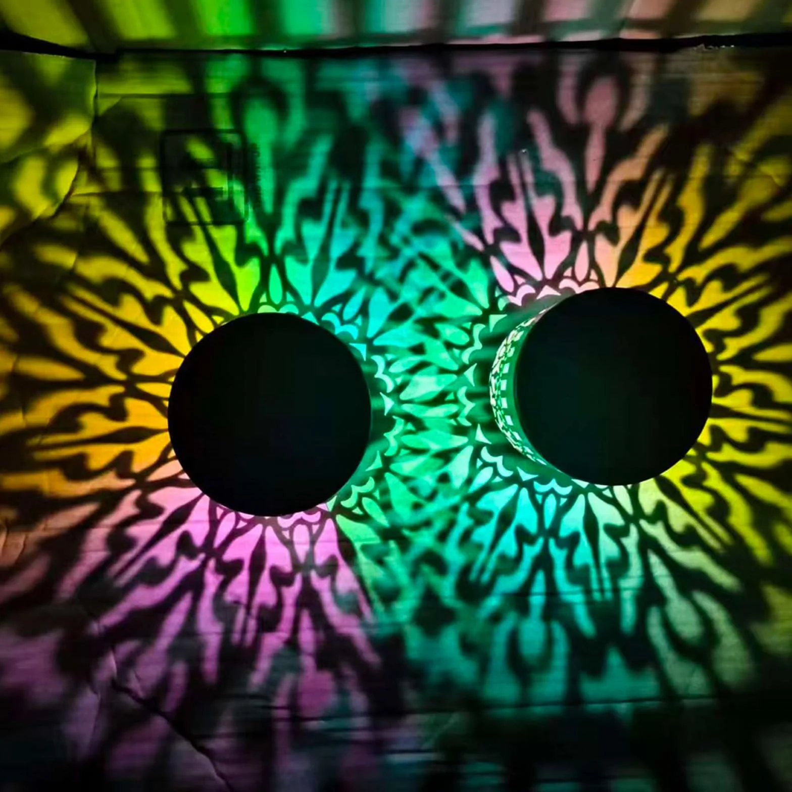 Solarne lampiony zewnętrzne, metalowe, wodoodporne lampy solarne do ogrodu, na taras, taras, schody, ścianę, 2 sztuki dekoracyjnych lamp mandali zasilanych energią słoneczną