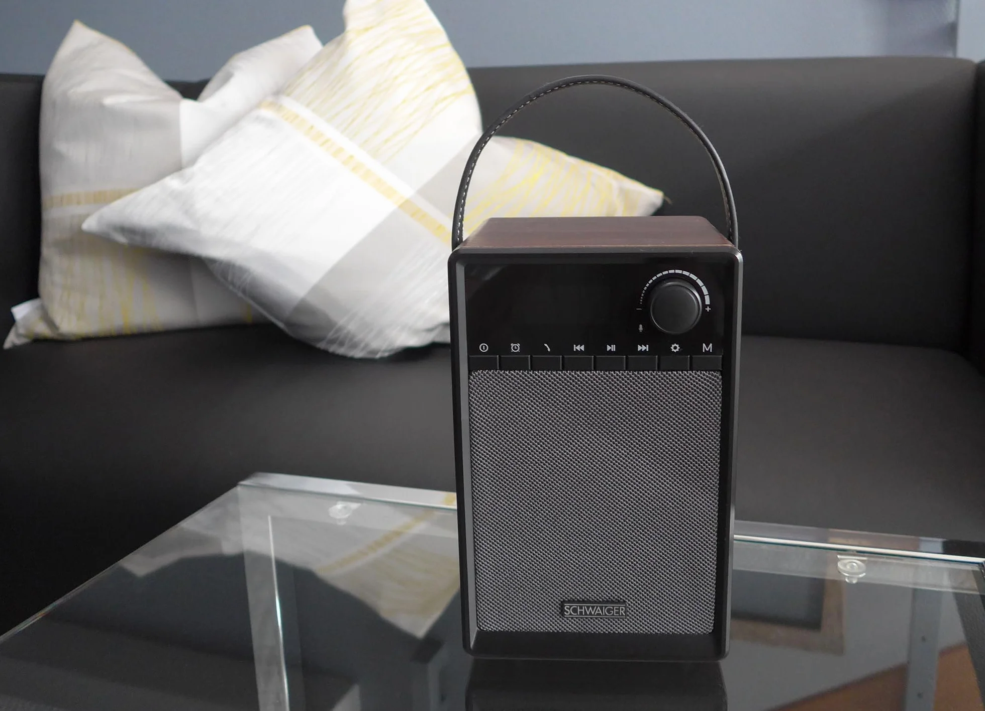 SCHWAIGER 715736 Przenośny radiobudzik analogowy FM Bluetooth Głośnik muzyczny Radio AUX Micro-SD Drewniany wyświetlacz LED