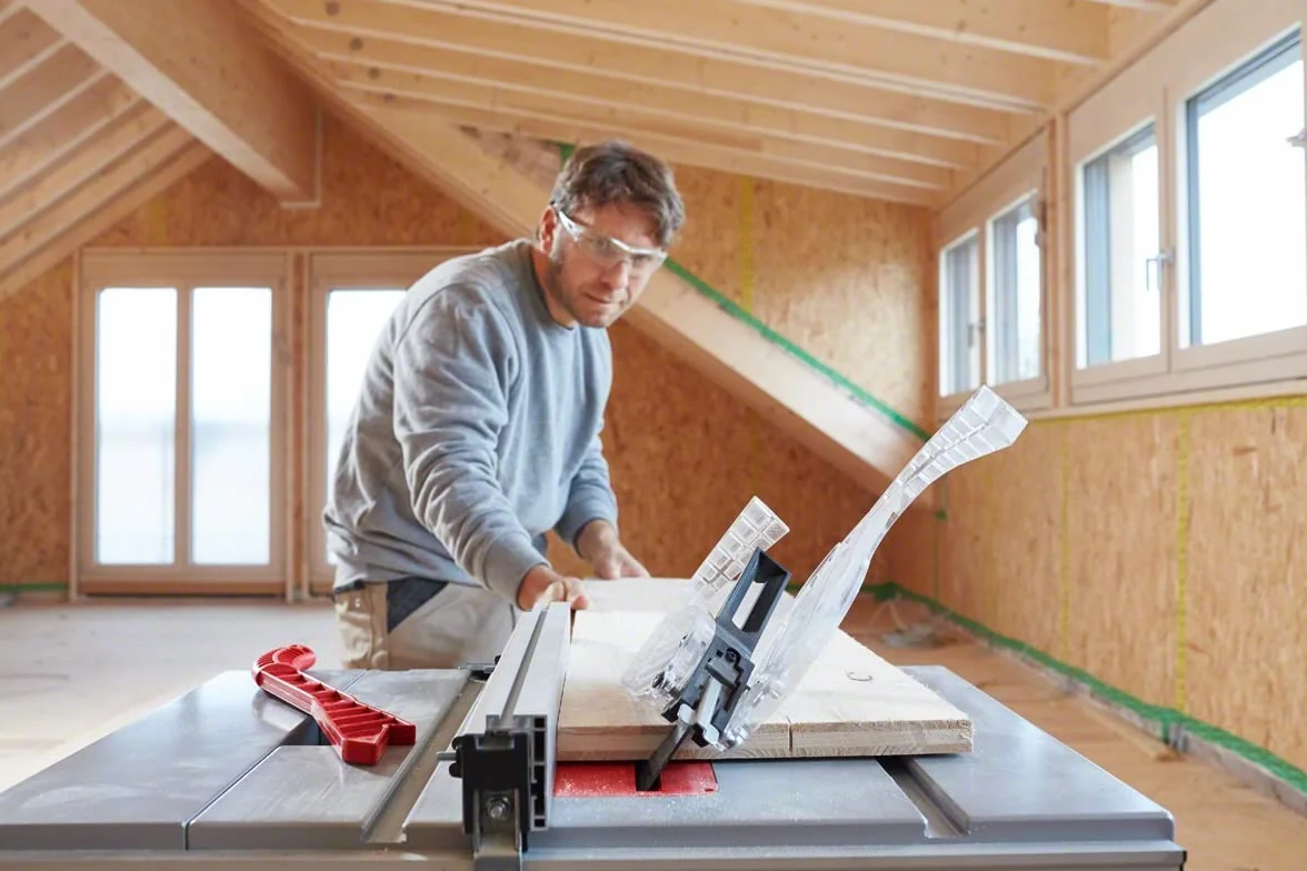 Bosch Professional: piła stołowa GTS 635-216 (1 600 W, średnica tarczy pilarskiej 216 mm, prędkość obrotowa bez obciążenia 5 500 obr./min, 1 tarcza pilarska)