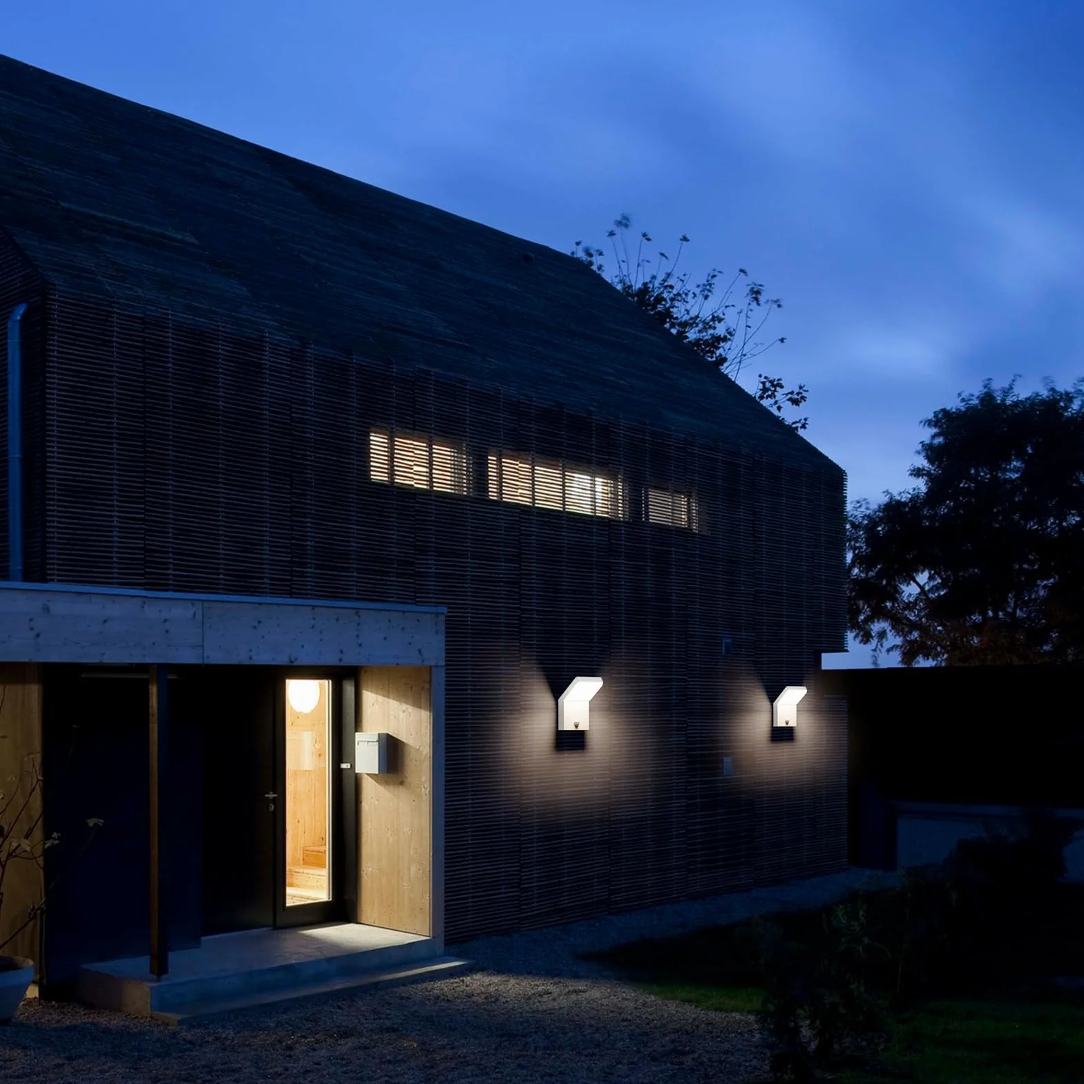 Klighten Kinkiet zewnętrzny LED z czujnikiem ruchu, 24W lampa zewnętrzna IP65, kinkiet do pomieszczeń wewnątrz i na zewnątrz, oświetlenie zewnętrzne dla korytarza, tarasu, wejścia, 1500 lumenów, biały