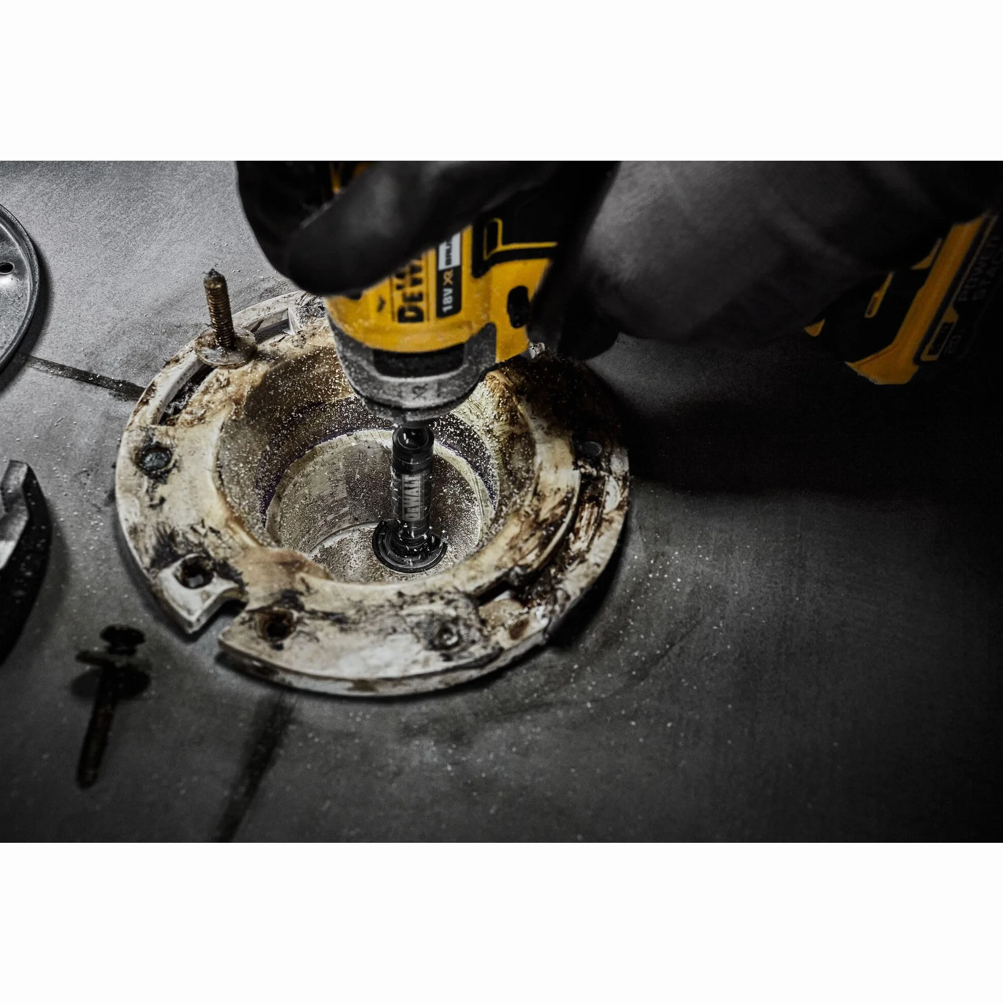 DEWALT DT20563-QZ przecinak do rur wewnętrznych 34 mm (do stosowania na wkrętarkach udarowych i wiertarskich, do rur PVC, na stałe zamontowana diamentowa tarcza tnąca o wysokiej odporności na zużycie,