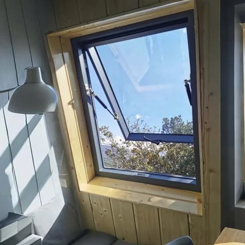 Okno dachowe Skylight – ręczna wentylacja kwadratowa/prostokątna konstrukcja ze stopu aluminium i podwójne szkło 95 x 70 cm dla zwiększenia naturalnego światła i wydajności energetycznej