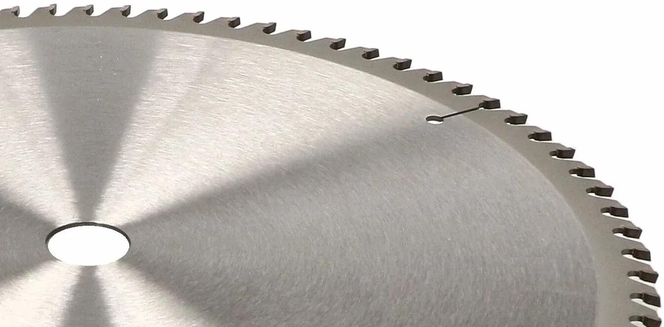 KOTARBAU® Brzeszczot do cięcia drewna z twardego metalu 100 zębów Ø 450 mm + pierścienie redukcyjne