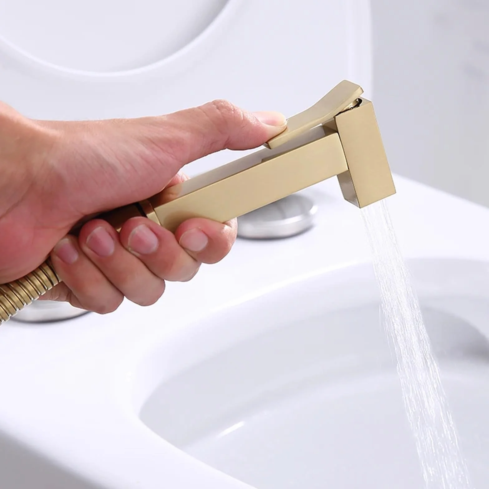 Toaleta Fresh Montowana na ścianie Bateria Bidet Zestaw opryskiwaczy Miedziana słuchawka prysznicowa z wężem (biały)