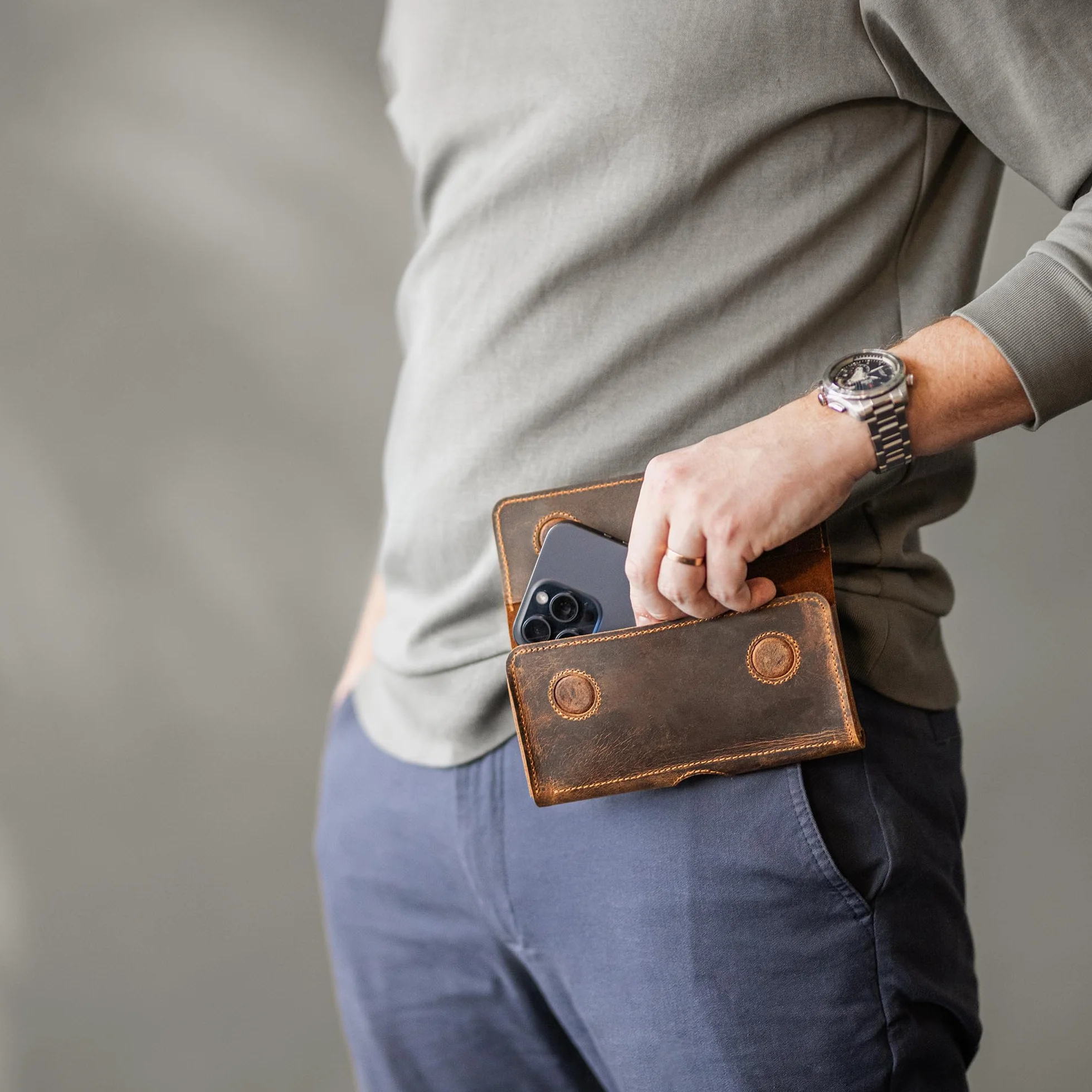 Moonster Etui na Telefon do Paska z Prawdziwej Skóry z Zatrzaskiem dla Mężczyzn – Wytrzymałe Skórzane Etui na Telefon Wykonane Ręcznie – Pozioma Kabura na Telefon do Paska z Magnetycznym Zapięciem