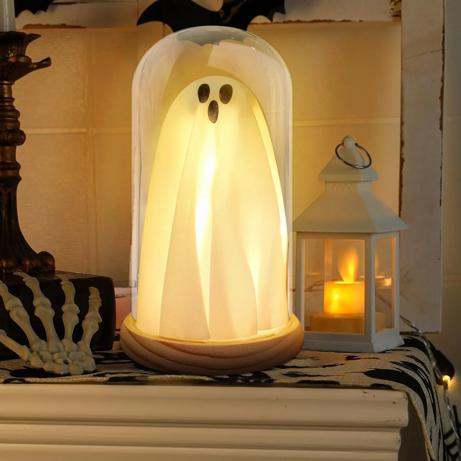 Joycabin Dekoracja na Halloween, świecący duch w szklanym dzwonku z drewnianą podstawą, lampka nocna na Halloween, dekoracja stołu, na imprezę