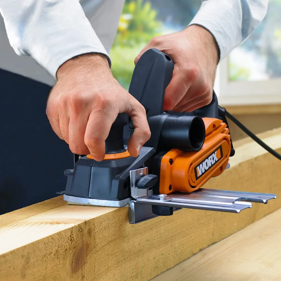 WORX WX615 – wydajny strug elektryczny o mocy 750 W – szerokość robocza 82 mm – wysokiej jakości ostrza HSS – szerokość szczotki 82 mm – głębokość przejścia do 3 mm