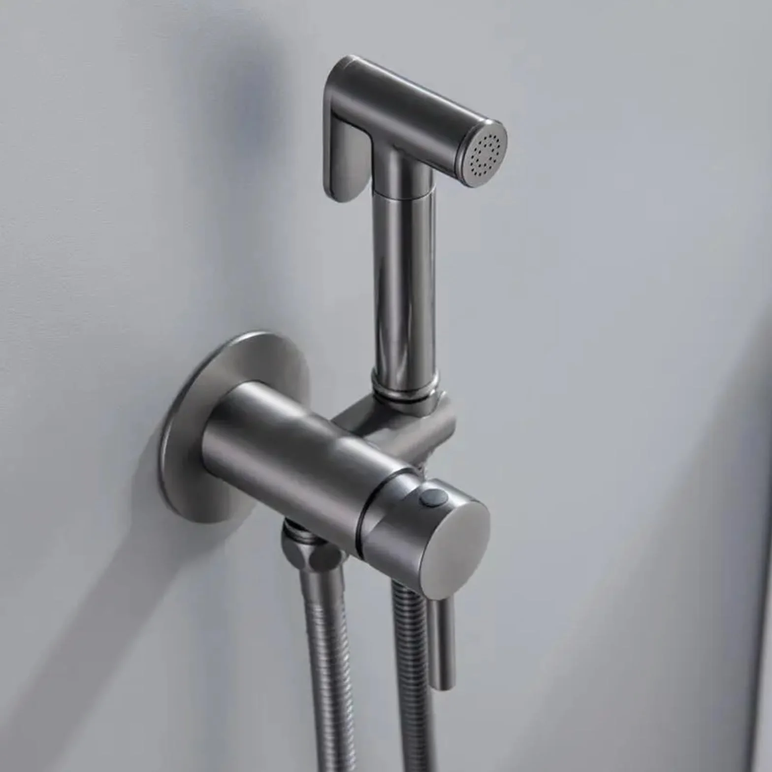 Bateria toaletowa z szarym prysznicem bidetem, bateria ścienna ze szczotkowanego mosiądzu, ciepła i zimna woda, prysznic ręczny i elastyczny. (Gunmetal szary)