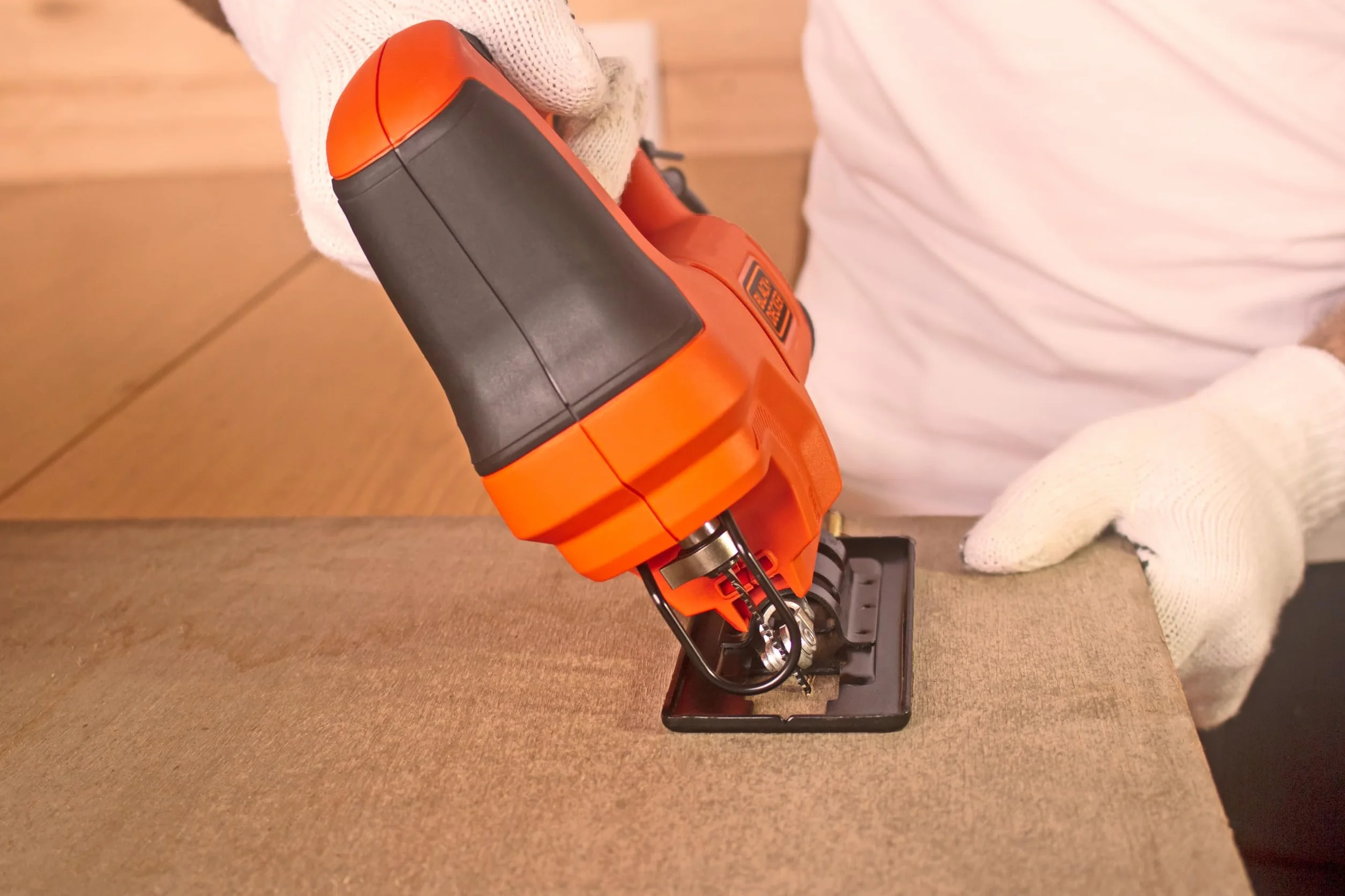 BLACK+DECKER Wyrzynarka 400W, kompaktowa i ergonomiczna konstrukcja, beznarzędziowa wymiana ostrza, cięcie skosem 0-45º, przyjmuje ostrza typu "T", prędkość 0-3 000 cpm - BES603-QS