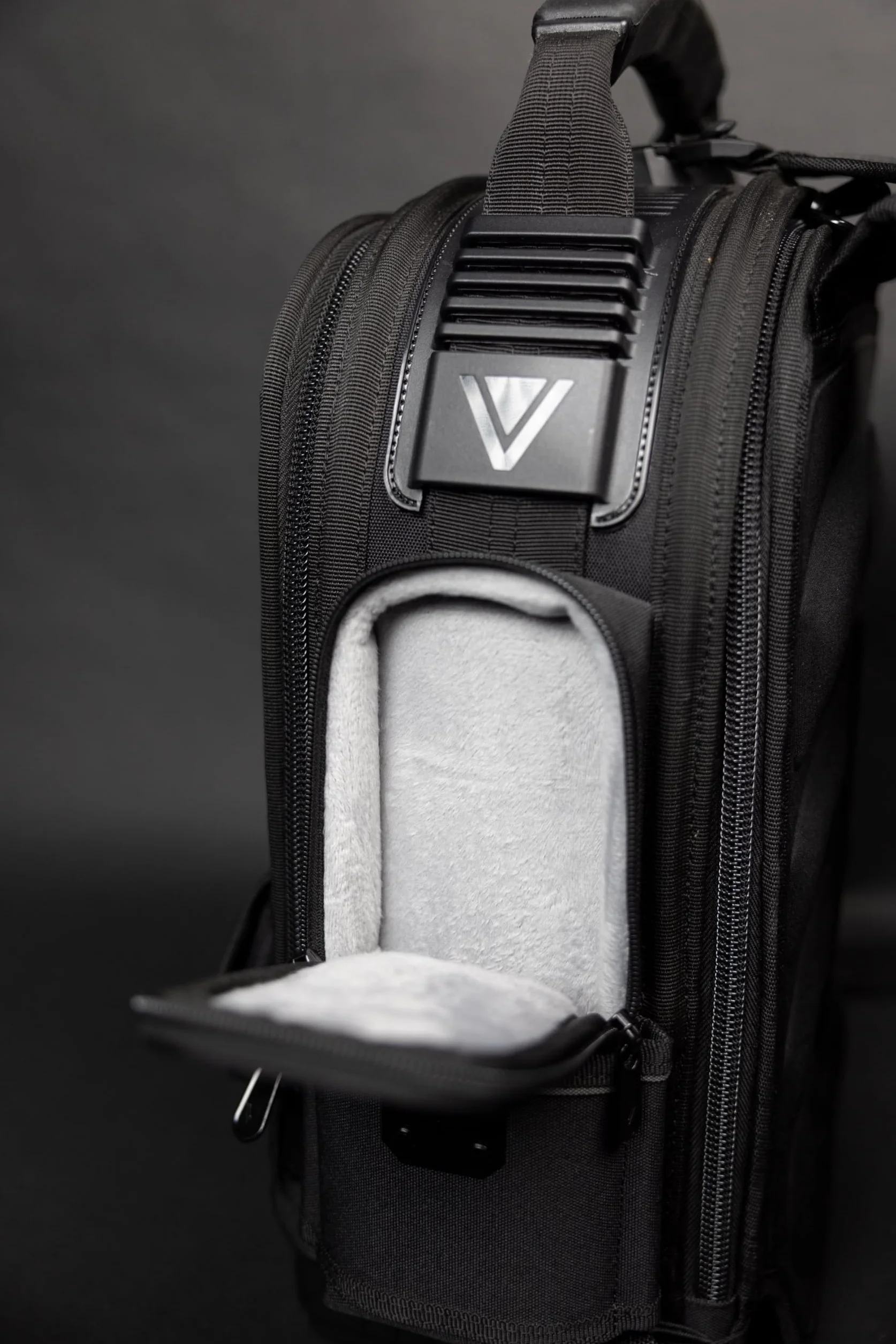Velocity Pro Gear Stealth SB250 plecak, kompaktowy, profesjonalny plecak na narzędzia dla elektryków, techników i inżynierów serwisowych, z pionowym schowkiem narzędzi, kieszeniami na metry i