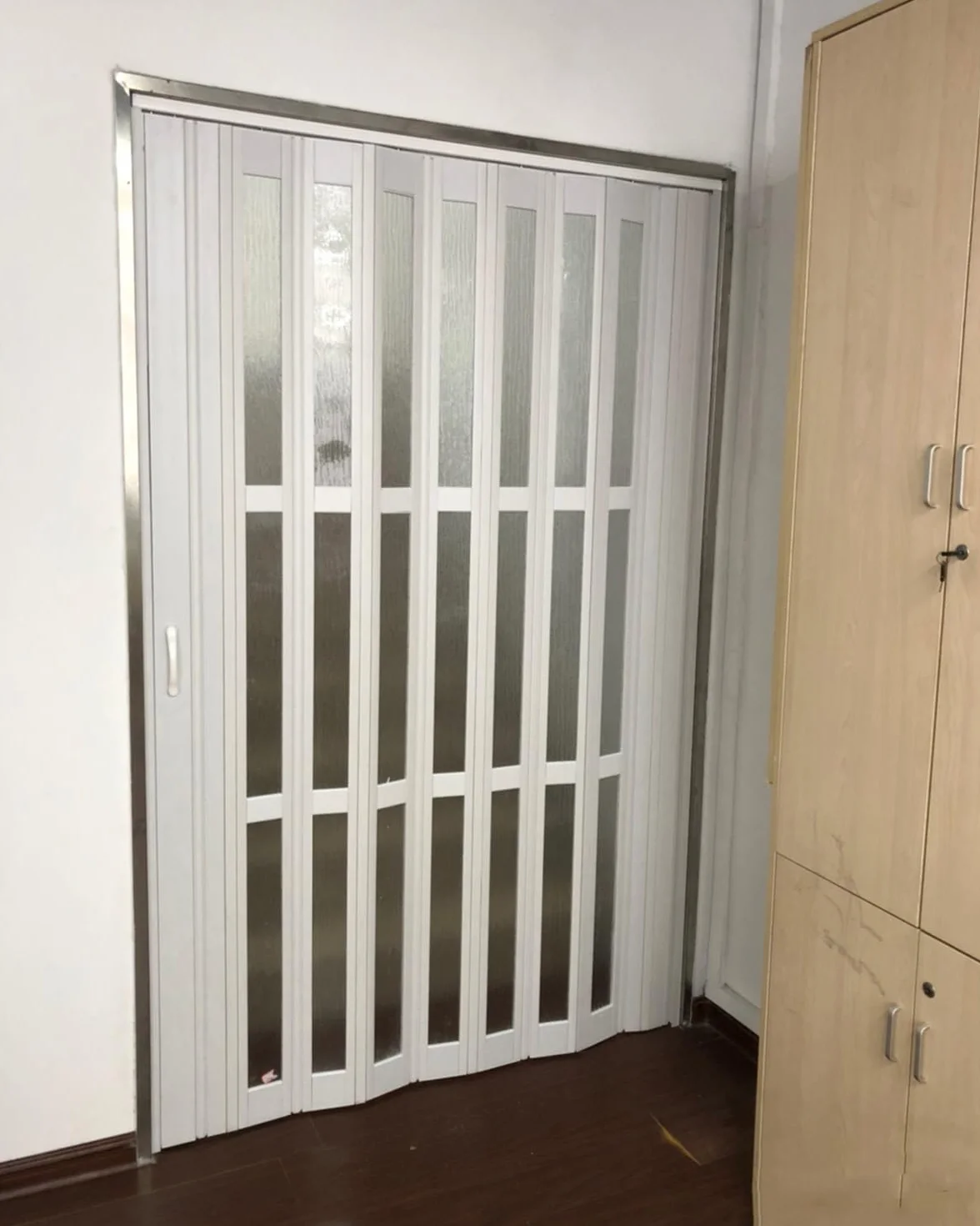 Drzwi harmonijkowe z PCW ze sprzętem instalacyjnym, 230 cm wysokości, składane drzwi do łazienki, sypialni, pralni, oszczędność miejsca, panel design 170,2 cm x 230 cm