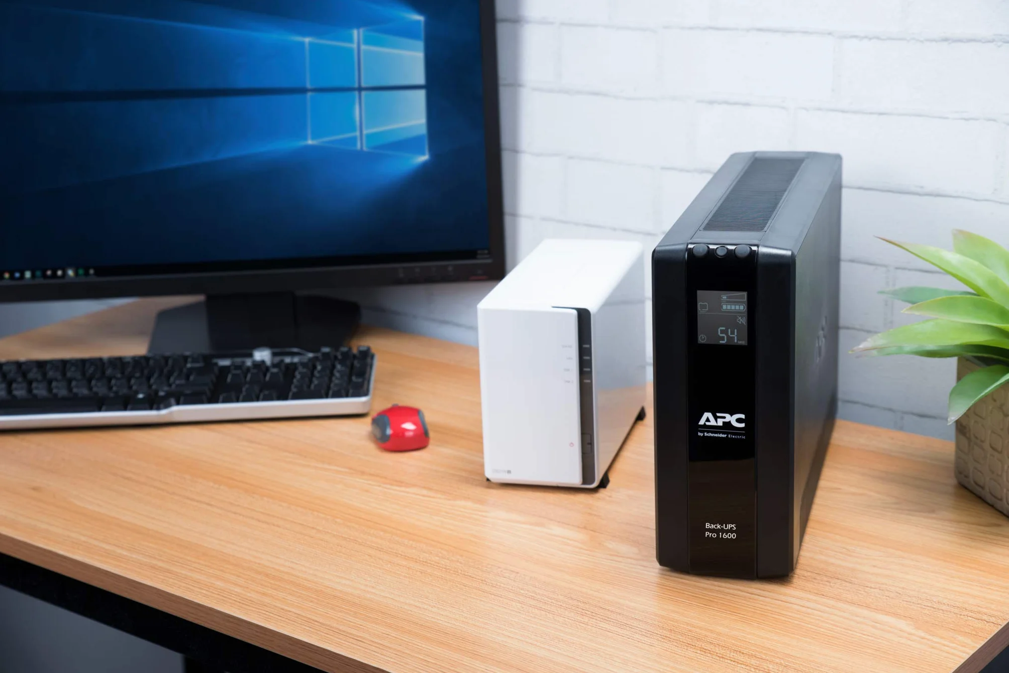 APC BR1600MI UPS