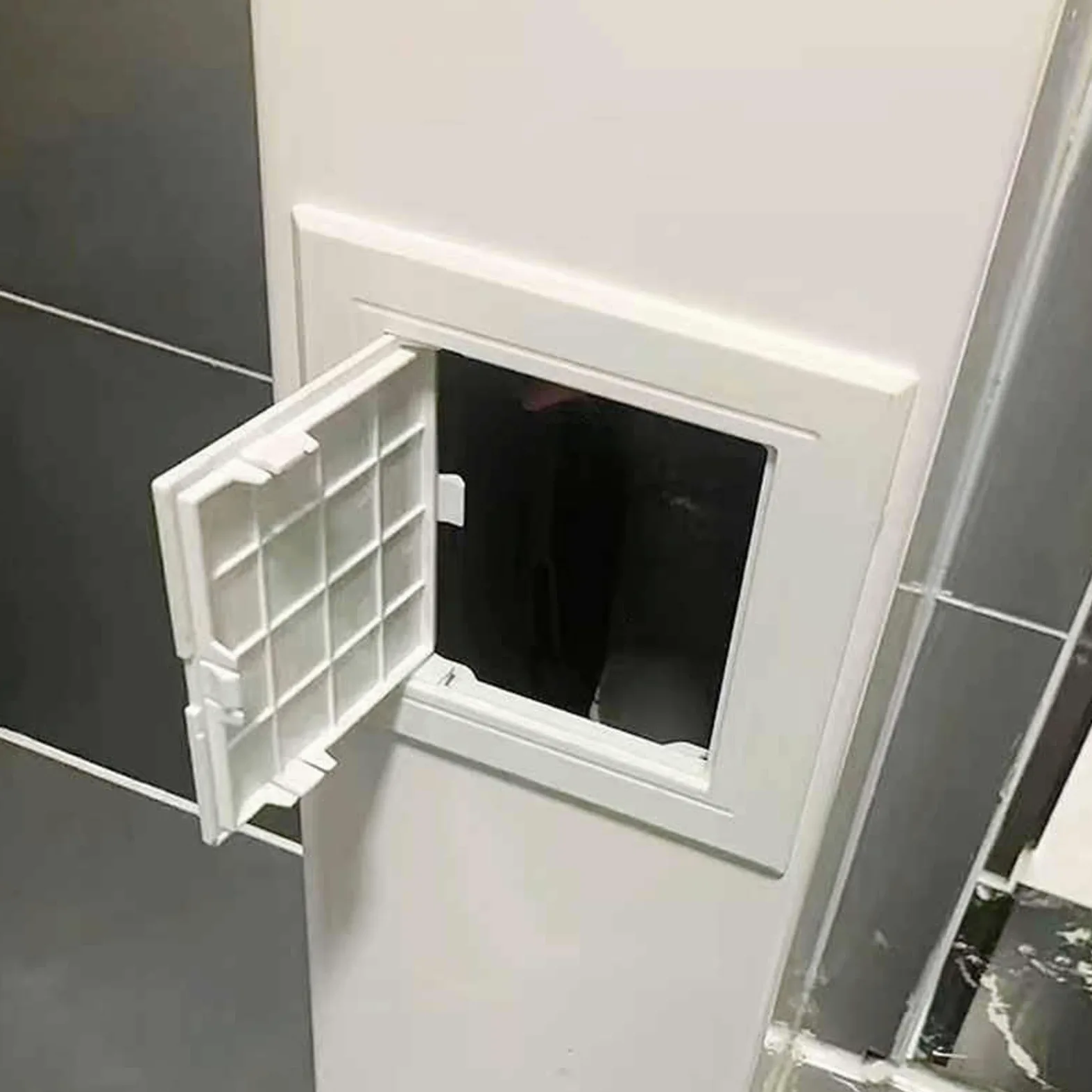Niestandardowe wzmocnione drzwi wejściowe do instalacji wodno-kanalizacyjnych - pionowy panel ścienny łatwy serwis drzwi do płyt kartonowo-gipsowych / sufitowych dostępne w rozmiarach 4 x 6 x 12 14 x