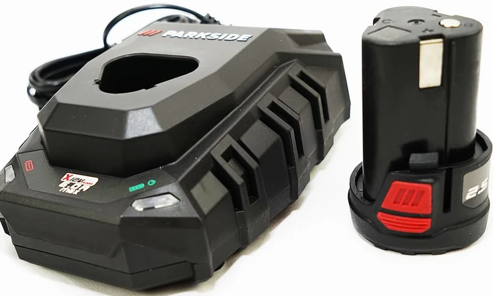 Parkside Performance Set – składający się z akumulatora 12 V 2,5 Ah PAPK 12 2,5 A1 i ładowarki PLGK 12 6.0 A1 - Parkside X12V Team