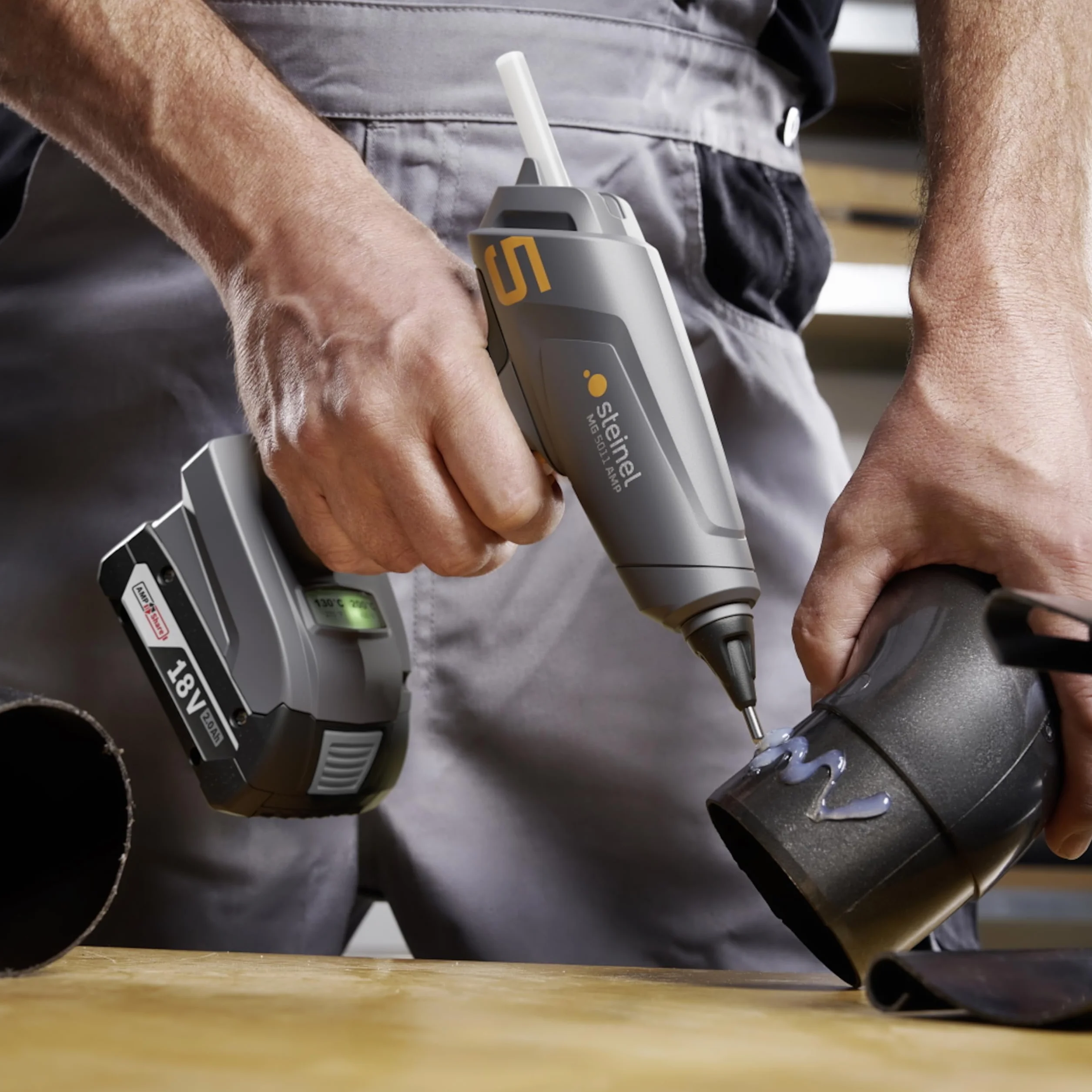 Steinel Bezprzewodowy pistolet do klejenia na gorąco PRO MobileGlue 5011 system 18 V Bosch AMPShare, bez akumulatora, 3 sztyfty kleju, 130°/200°C